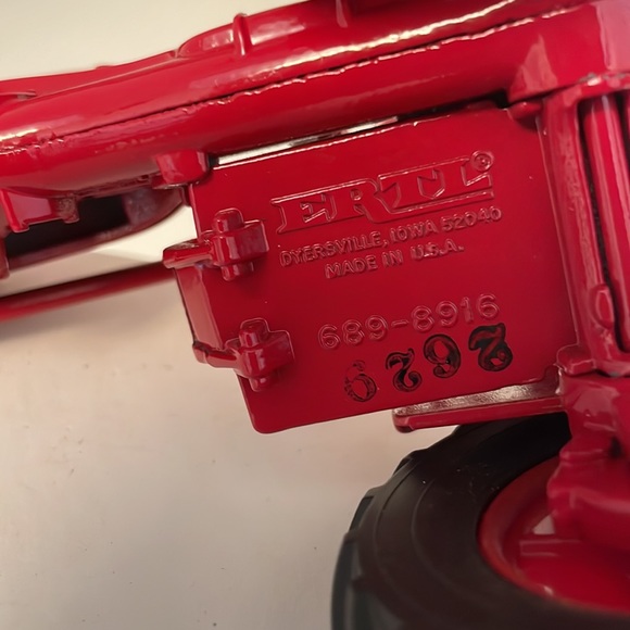 ERTL Red Cast Iron Tractor - Picture 8 of 10